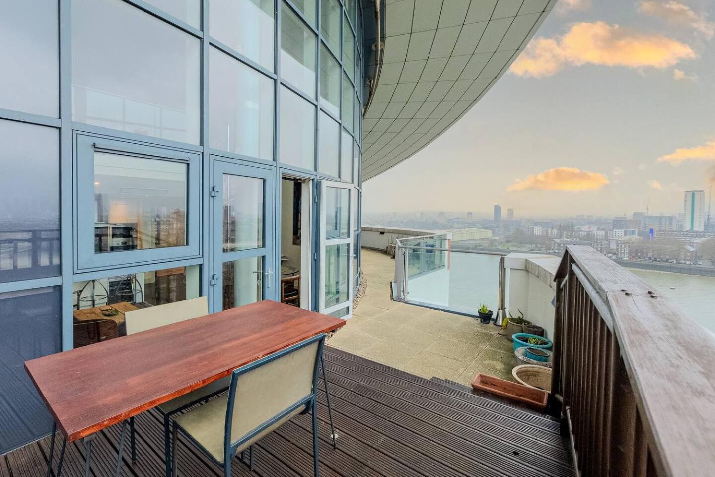 London Canary Wharf Riverside Penthouse Apartment Exterior photo